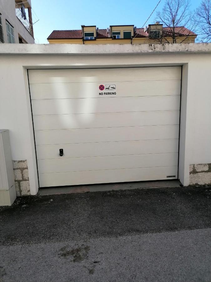 Apartman Lana In City Centre With Garage ザダル エクステリア 写真