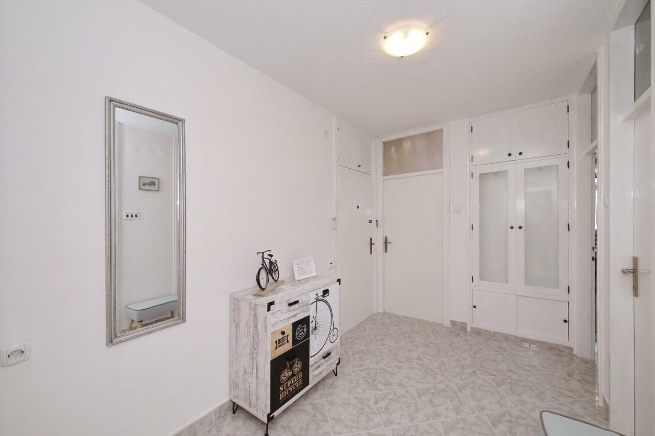 Apartman Lana In City Centre With Garage ザダル エクステリア 写真